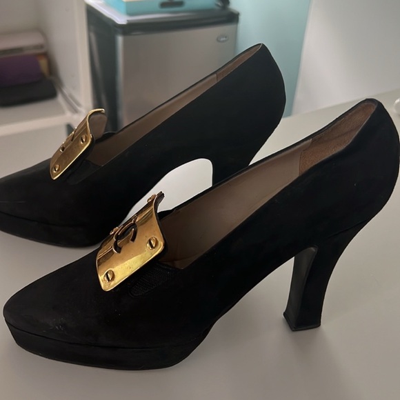 Chanel Black and Gold Women's Shoes - Picture 4 of 6